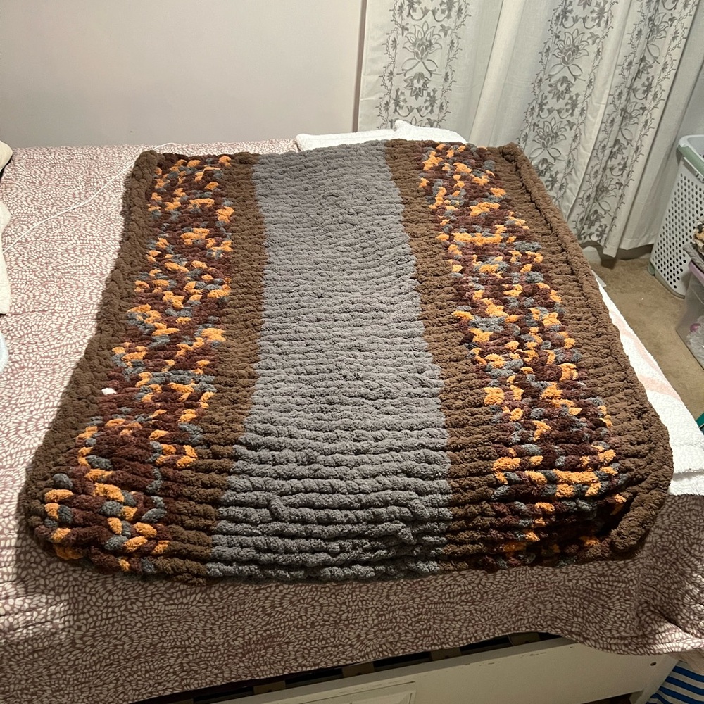 Chunky Hand Kit Blanket